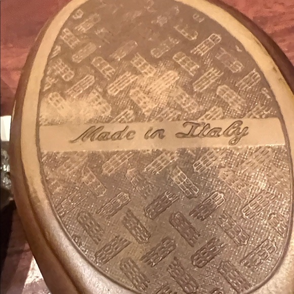 Italian Shoemakers White and Brown Sandals - Picture 6 of 8